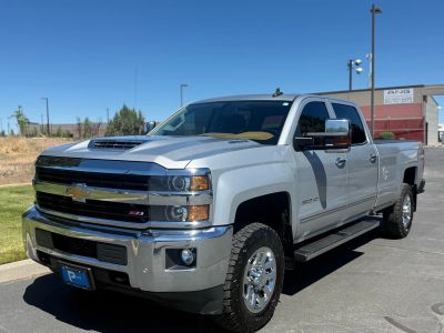 2017 CHEVROLET SILVERADO 3500 HD CREW CAB PICKUP V8, TURBO DSL, 6.6L LTZ PICKUP 4D 8 FT