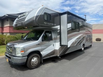 2011 FLEETWOOD TIOGA - - 31M