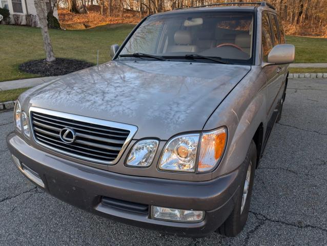 2000 Lexus LX 470 photo 2