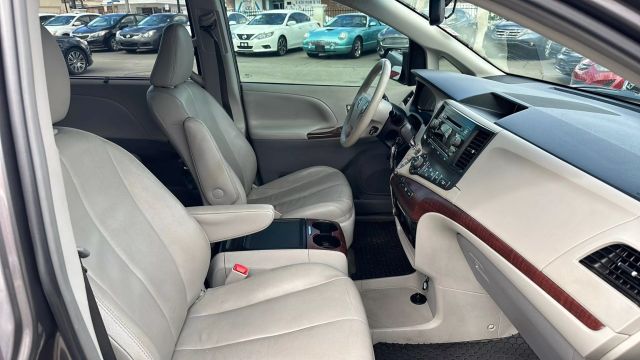 2013 TOYOTA SIENNA XLE MINIVAN 4D