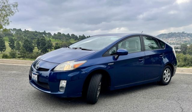 2010 TOYOTA PRIUS III HATCHBACK 4D