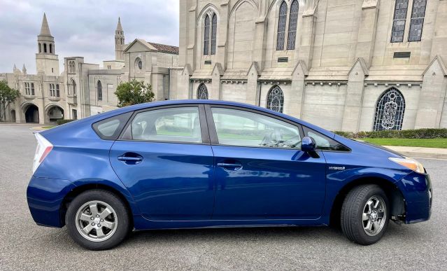 2010 TOYOTA PRIUS III HATCHBACK 4D
