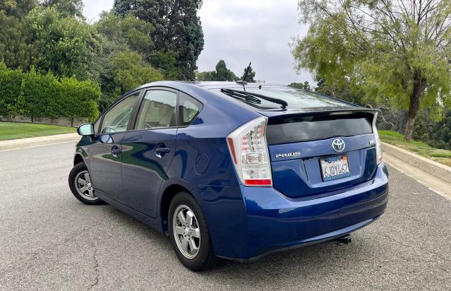 2010 TOYOTA PRIUS III HATCHBACK 4D