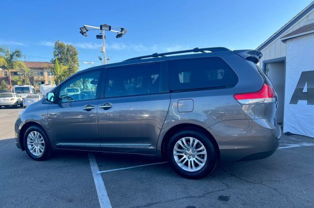 2013 TOYOTA SIENNA XLE MINIVAN 4D