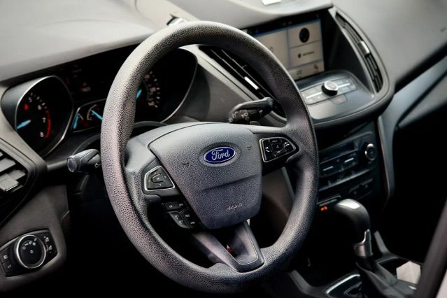 2017 FORD ESCAPE SE SPORT UTILITY 4D