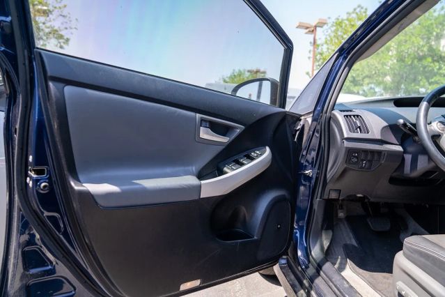 2015 TOYOTA PRIUS FOUR HATCHBACK 4D