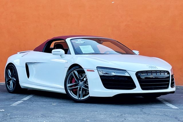 2015 AUDI R8 V10 CONVERTIBLE 2D