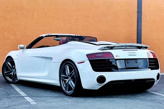2015 AUDI R8 V10 CONVERTIBLE 2D