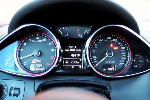 2015 AUDI R8 V10 CONVERTIBLE 2D