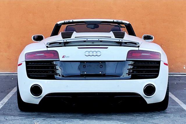 2015 AUDI R8 V10 CONVERTIBLE 2D