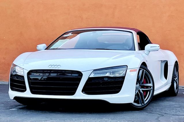 2015 AUDI R8 V10 CONVERTIBLE 2D