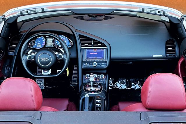 2015 AUDI R8 V10 CONVERTIBLE 2D
