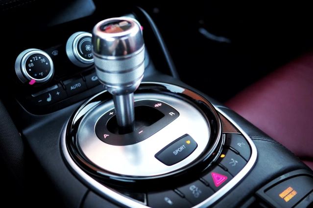 2015 AUDI R8 V10 CONVERTIBLE 2D