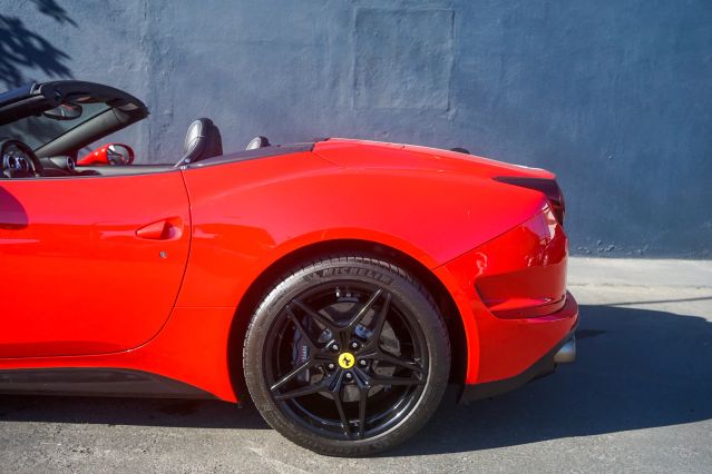 2016 FERRARI CALIFORNIA T CONVERTIBLE 2D