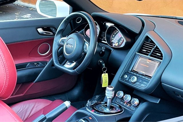 2015 AUDI R8 V10 CONVERTIBLE 2D