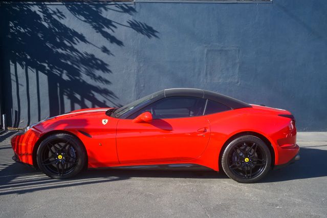 2016 FERRARI CALIFORNIA T CONVERTIBLE 2D