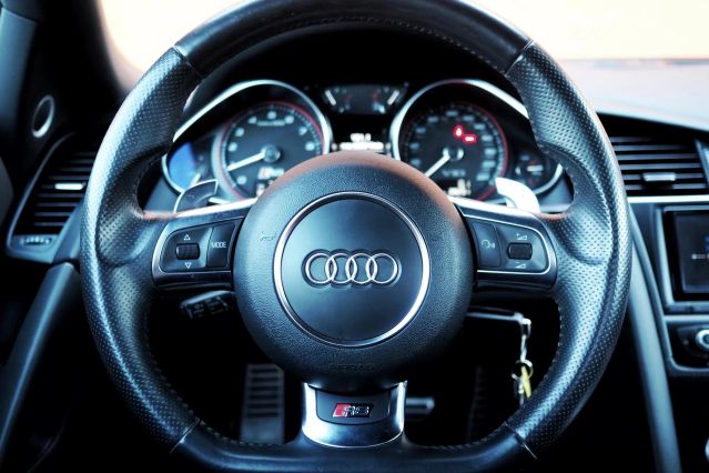 2015 AUDI R8 V10 CONVERTIBLE 2D