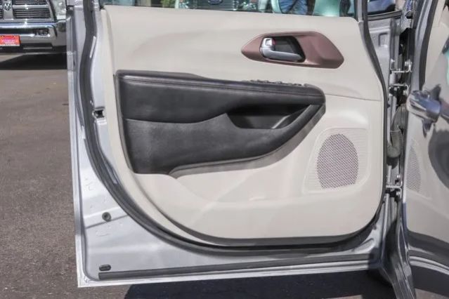2017 CHRYSLER PACIFICA TOURING-L MINIVAN 4D
