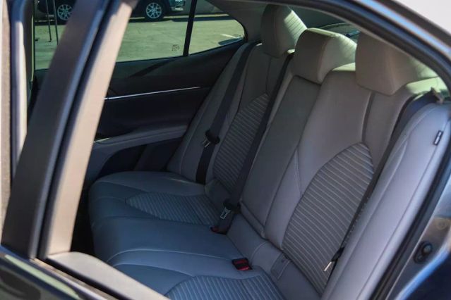 2019 TOYOTA CAMRY HYBRID SE SEDAN 4D