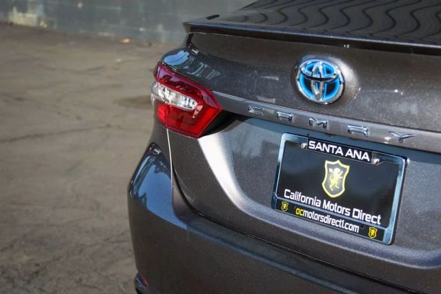 2019 TOYOTA CAMRY HYBRID SE SEDAN 4D