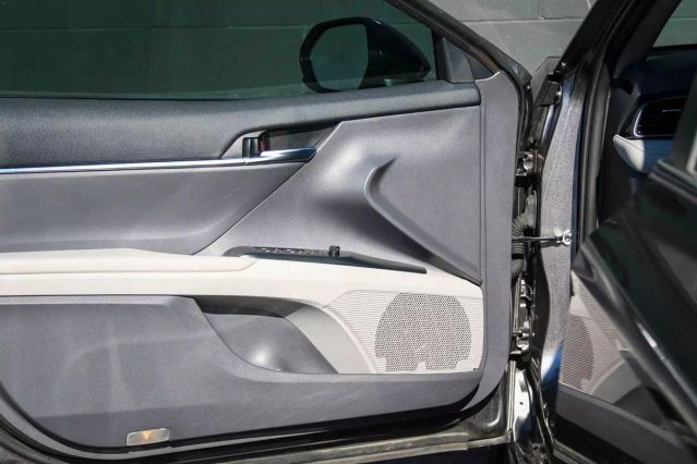 2019 TOYOTA CAMRY HYBRID SE SEDAN 4D