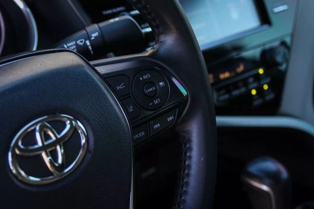 2019 TOYOTA CAMRY HYBRID SE SEDAN 4D