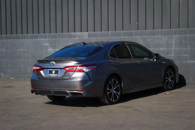 2019 TOYOTA CAMRY HYBRID SE SEDAN 4D