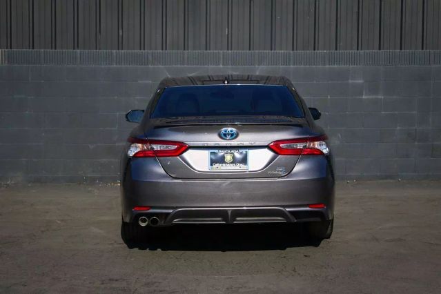 2019 TOYOTA CAMRY HYBRID SE SEDAN 4D