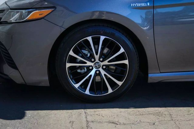 2019 TOYOTA CAMRY HYBRID SE SEDAN 4D