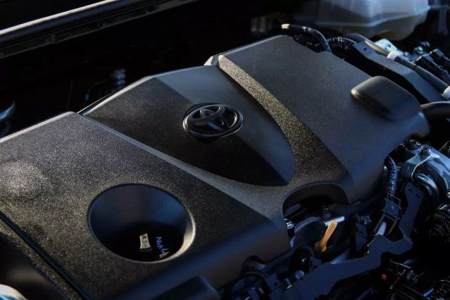 2019 TOYOTA CAMRY HYBRID SE SEDAN 4D