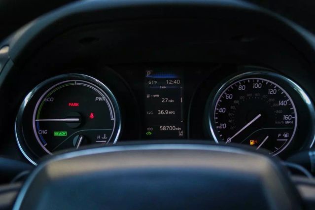 2019 TOYOTA CAMRY HYBRID SE SEDAN 4D