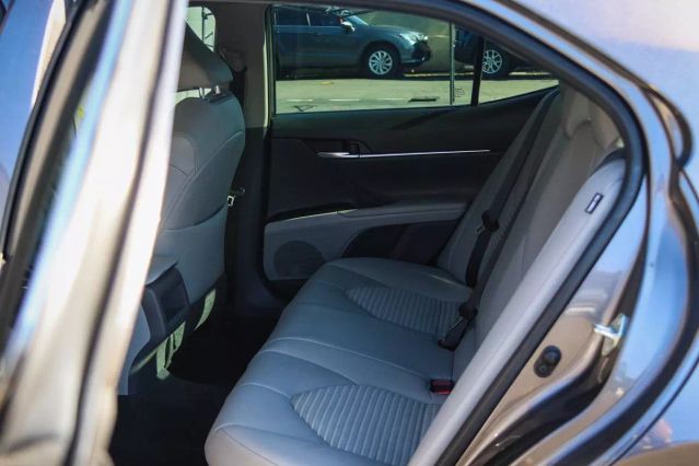 2019 TOYOTA CAMRY HYBRID SE SEDAN 4D