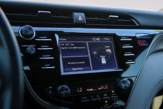 2019 TOYOTA CAMRY HYBRID SE SEDAN 4D