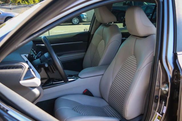 2019 TOYOTA CAMRY HYBRID SE SEDAN 4D