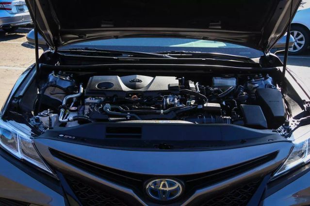 2019 TOYOTA CAMRY HYBRID SE SEDAN 4D