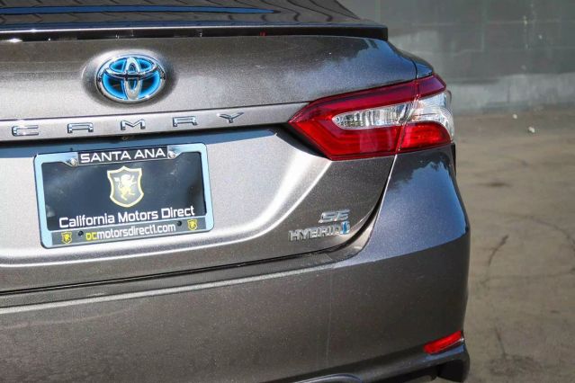 2019 TOYOTA CAMRY HYBRID SE SEDAN 4D
