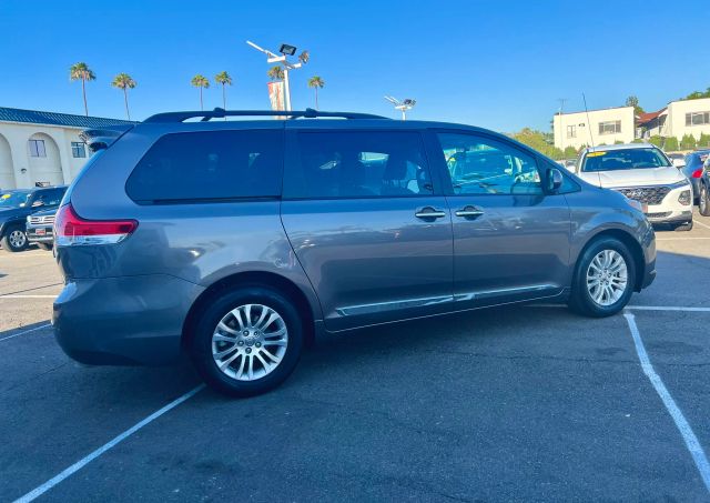 2013 TOYOTA SIENNA XLE MINIVAN 4D