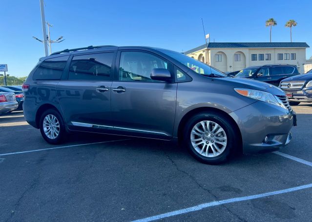 2013 TOYOTA SIENNA XLE MINIVAN 4D