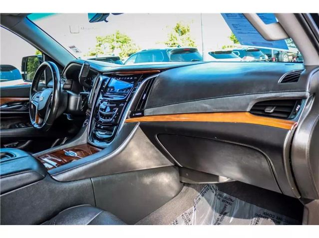 2017 CADILLAC ESCALADE ESV LUXURY SPORT UTILITY 4D