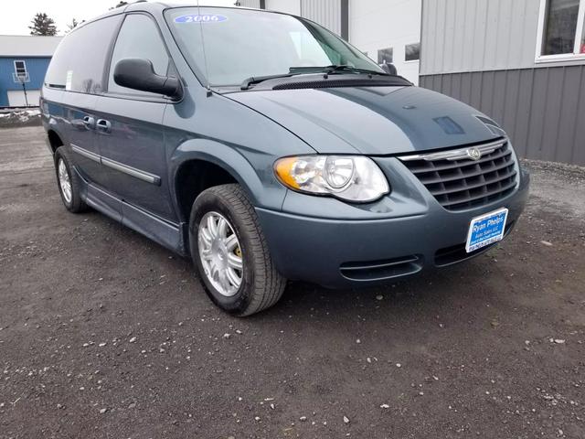USED CHRYSLER TOWN & COUNTRY 2006 for sale in Jordan, NY