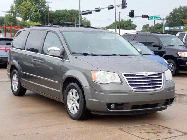USED CHRYSLER TOWN & COUNTRY 2010 for sale in Kearney, NE