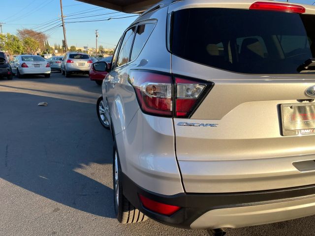 2018 FORD ESCAPE SE SPORT UTILITY 4D