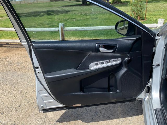 2014 TOYOTA CAMRY SE SEDAN 4D