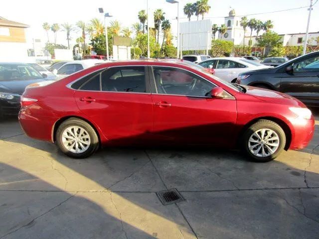 2016 TOYOTA CAMRY SE SEDAN 4D