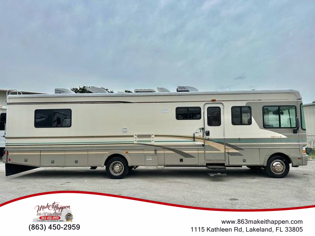 2000 Fleetwood Bounder - Image 1