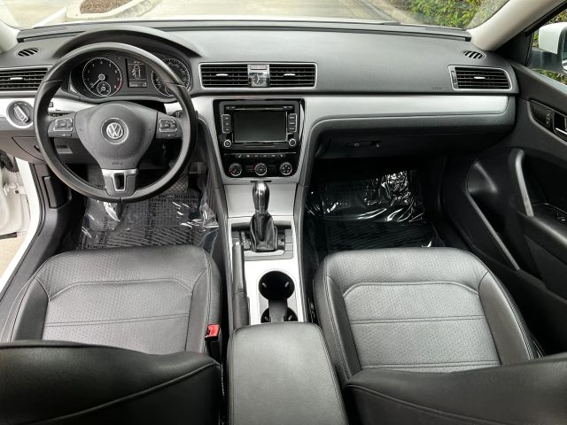 2013 VOLKSWAGEN PASSAT 2.5L SE SEDAN 4D
