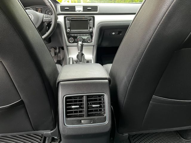 2013 VOLKSWAGEN PASSAT 2.5L SE SEDAN 4D