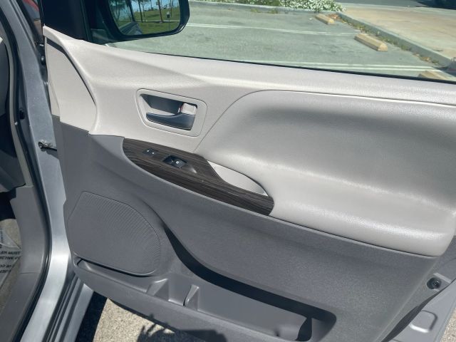 2016 TOYOTA SIENNA XLE MINIVAN 4D