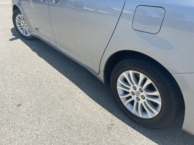 2016 TOYOTA SIENNA XLE MINIVAN 4D