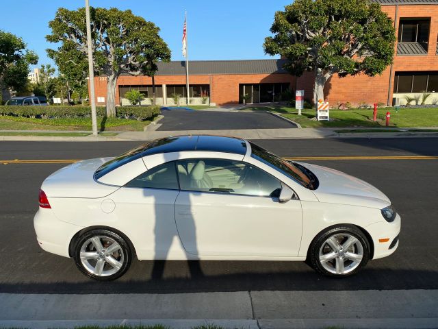 2012 VOLKSWAGEN EOS LUX HARD TOP CONVERTIBLE 2D
